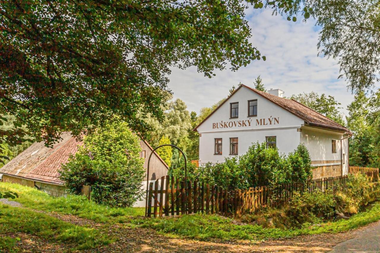 Buskovsky Mlyn 1580 Hotell Dolní Bousov Eksteriør bilde
