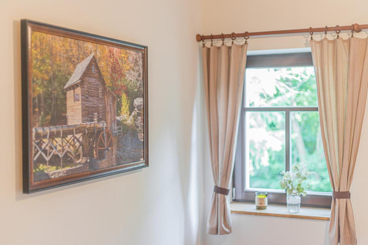 Buskovsky Mlyn 1580 Hotell Dolní Bousov Eksteriør bilde