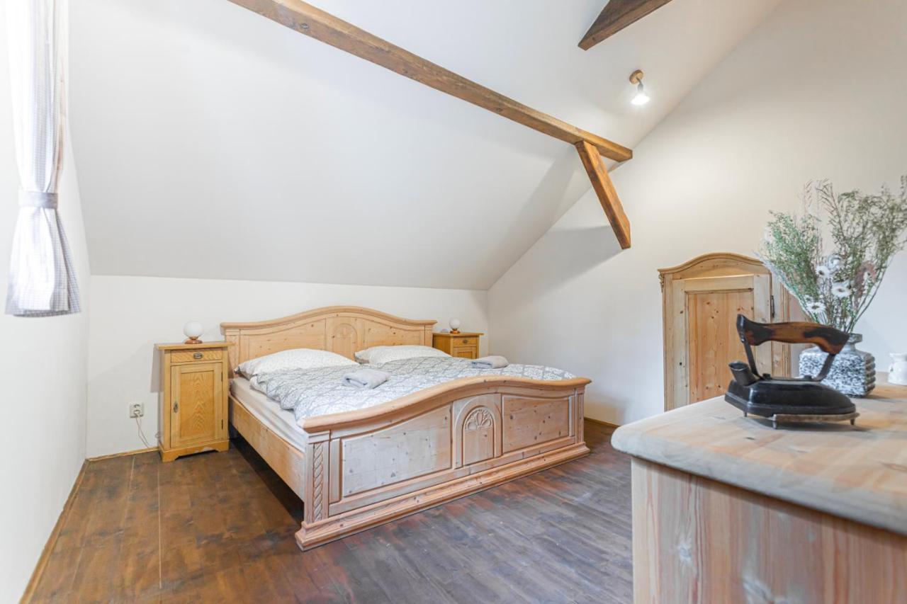Buskovsky Mlyn 1580 Hotell Dolní Bousov Eksteriør bilde