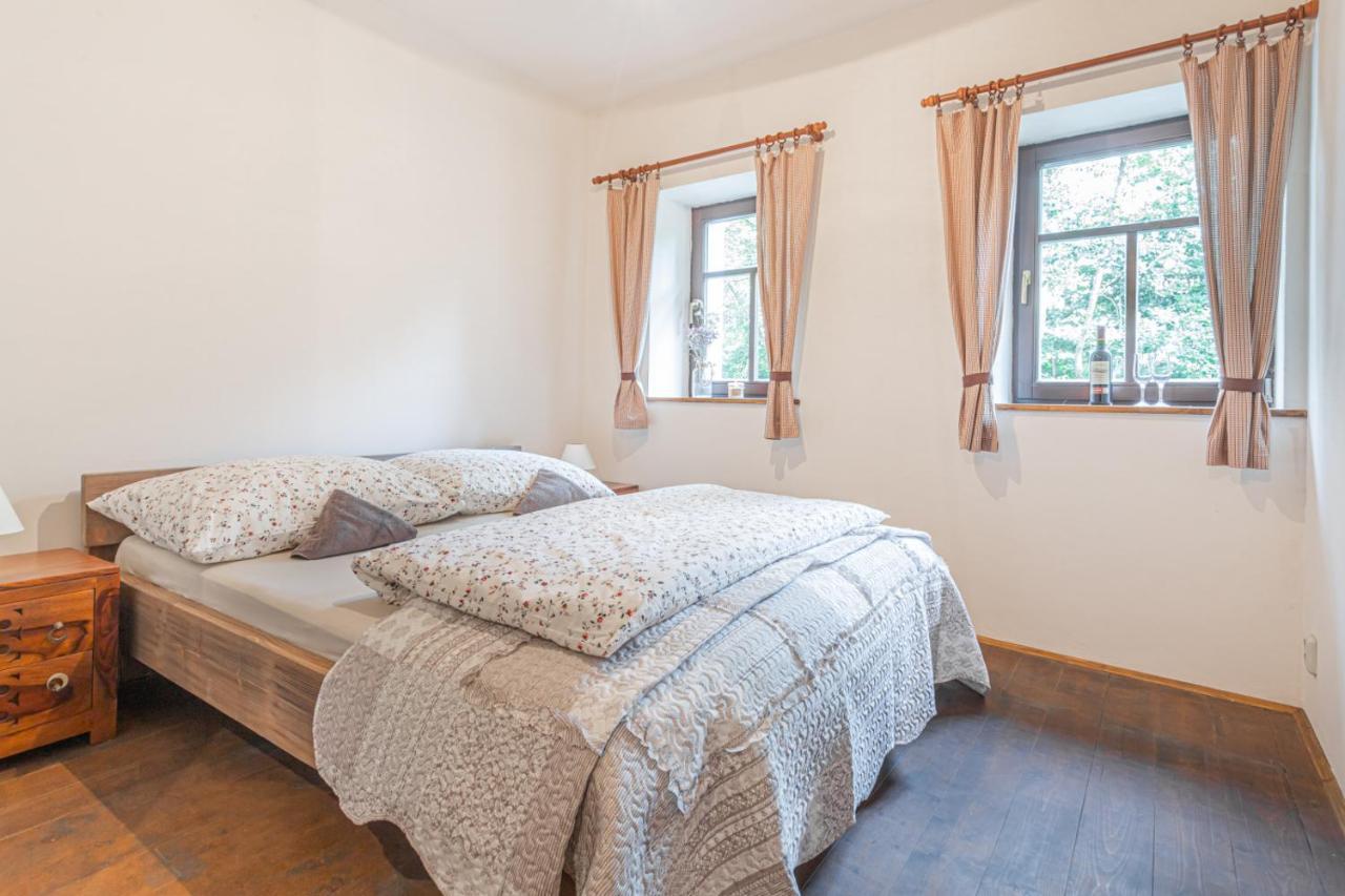 Buskovsky Mlyn 1580 Hotell Dolní Bousov Eksteriør bilde