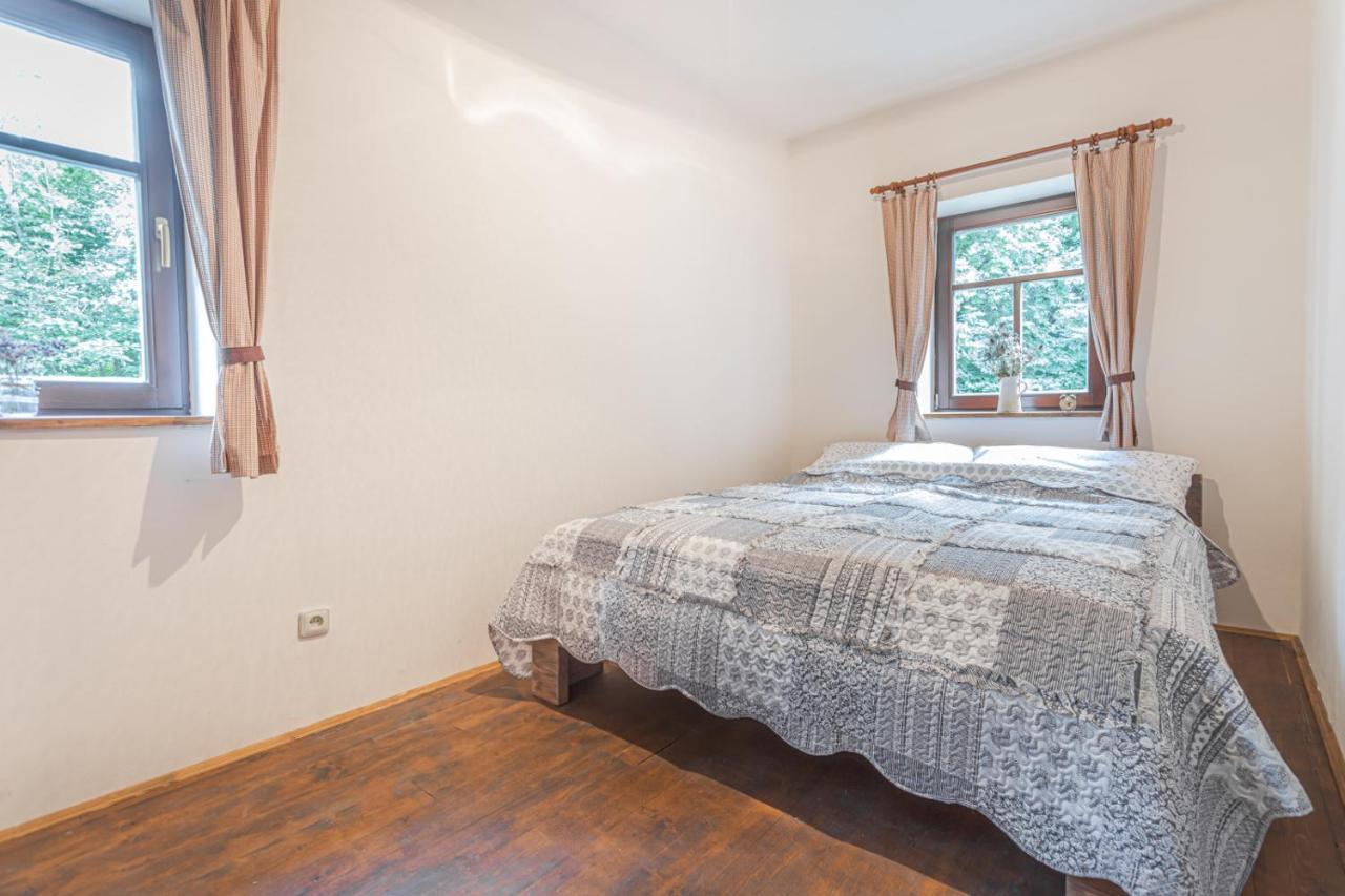Buskovsky Mlyn 1580 Hotell Dolní Bousov Rom bilde