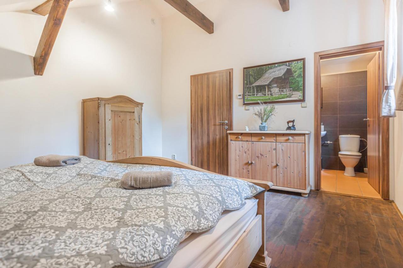 Buskovsky Mlyn 1580 Hotell Dolní Bousov Eksteriør bilde