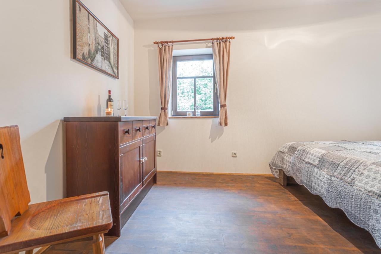 Buskovsky Mlyn 1580 Hotell Dolní Bousov Eksteriør bilde