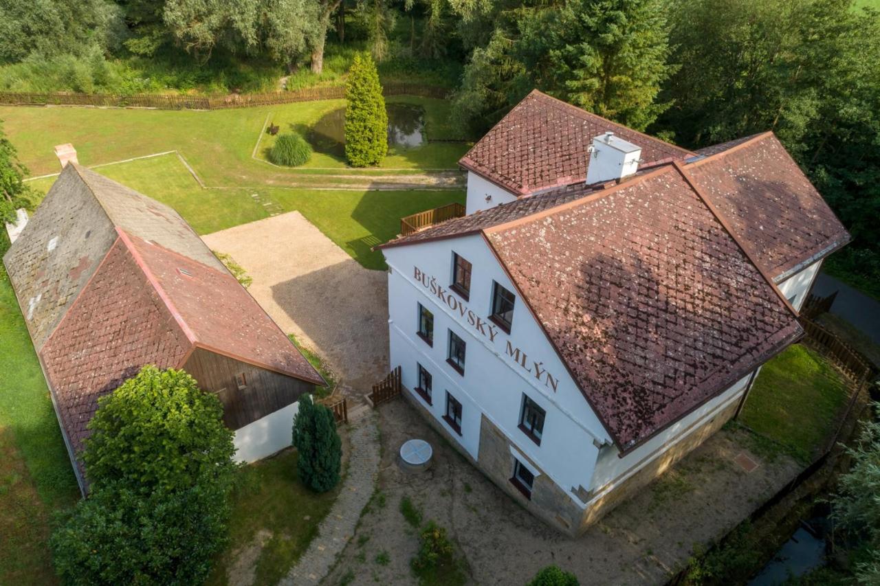 Buskovsky Mlyn 1580 Hotell Dolní Bousov Eksteriør bilde