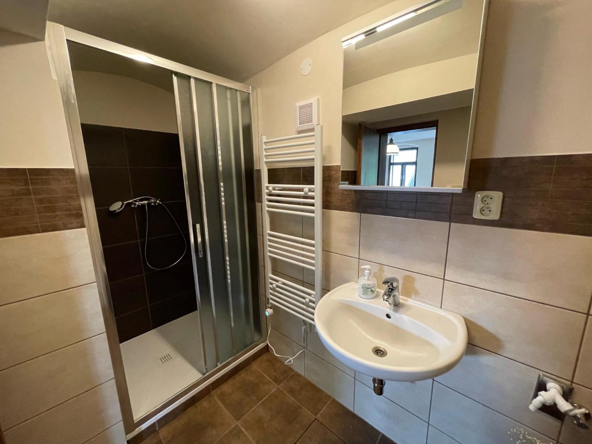 Buskovsky Mlyn 1580 Hotell Dolní Bousov Rom bilde